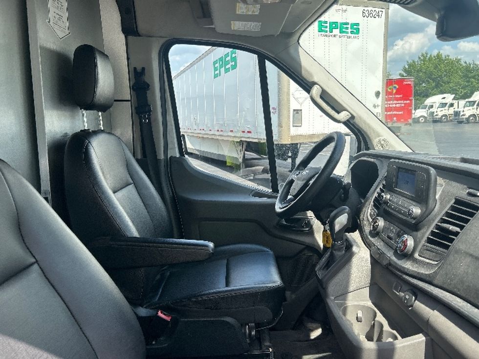 Cargo Van (Panel Van)-Light and Medium Duty Trucks-Ford-2023-Transit 250-Louisville-KY-138,998\n\t\tmiles-$ 33,000 - Image 22