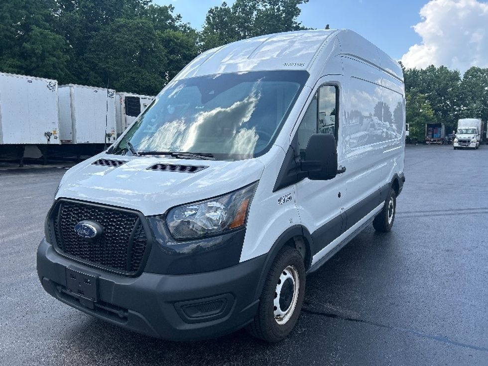 Cargo Van (Panel Van)-Light and Medium Duty Trucks-Ford-2023-Transit 250-Louisville-KY-138,998\n\t\tmiles-$ 33,000 - Image 3