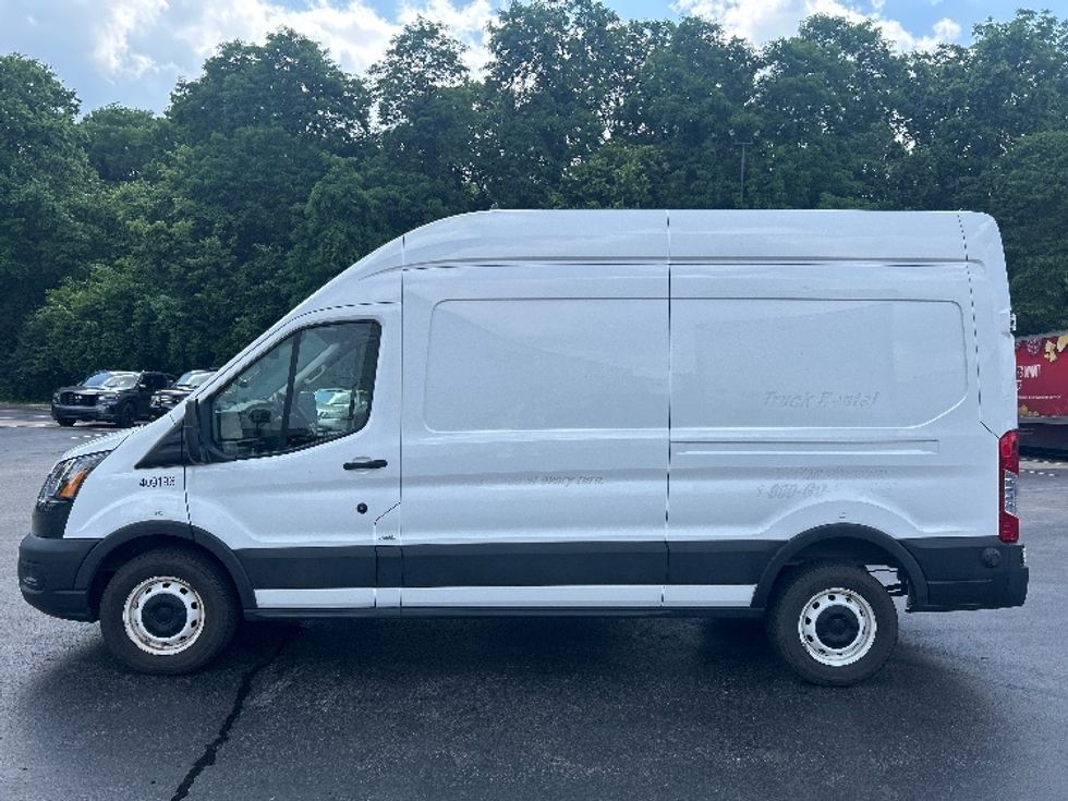 Cargo Van (Panel Van)-Light and Medium Duty Trucks-Ford-2023-Transit 250-Louisville-KY-138,998\n\t\tmiles-$ 33,000 - Image 4