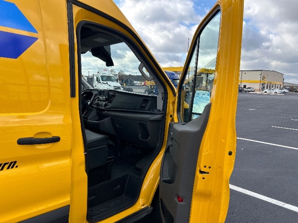 Cargo Van (Panel Van)-Light and Medium Duty Trucks-Ford-2023-Transit 250-Madison-AL-59,373\n\t\tmiles-$ 48,000 - Image 19