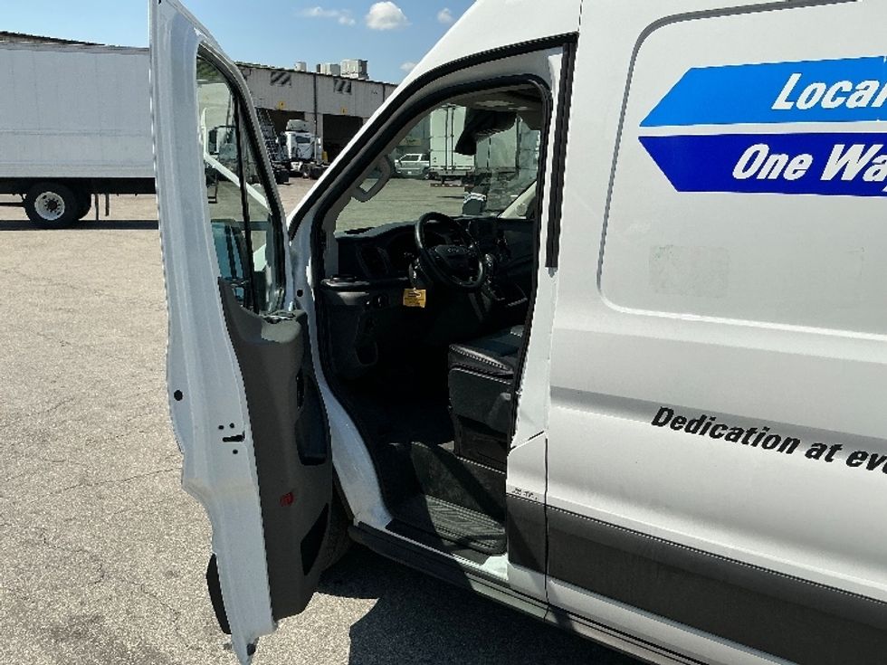 Cargo Van (Panel Van)-Light and Medium Duty Trucks-Ford-2023-Transit 250-Medley-FL-23,797\n\t\tmiles-$ 52,250 - Image 15