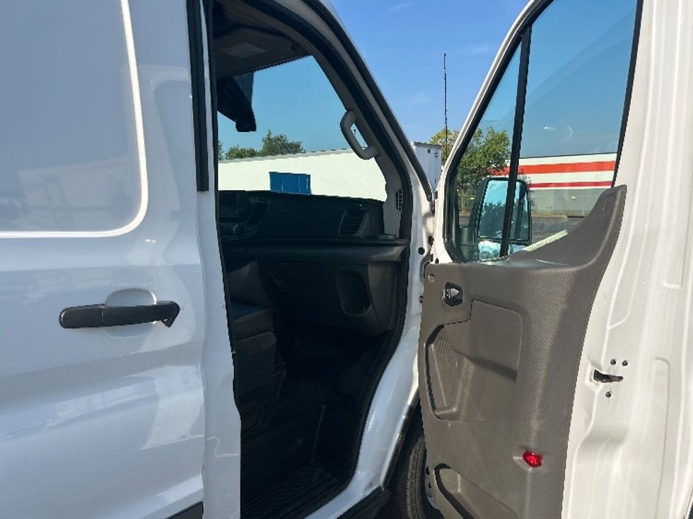 Cargo Van (Panel Van)-Light and Medium Duty Trucks-Ford-2023-Transit 250-Memphis-TN-148,121\n\t\tmiles-$ 35,750 - Image 17