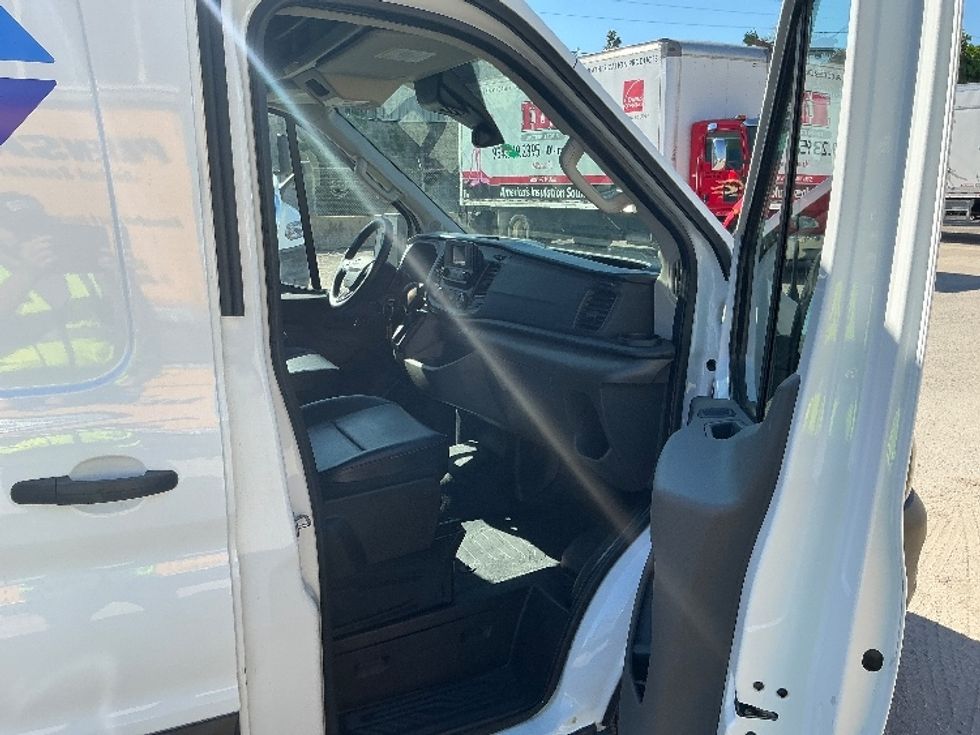 Cargo Van (Panel Van)-Light and Medium Duty Trucks-Ford-2023-Transit 250-Miami-FL-30,163\n\t\tmiles-$ 52,000 - Image 19