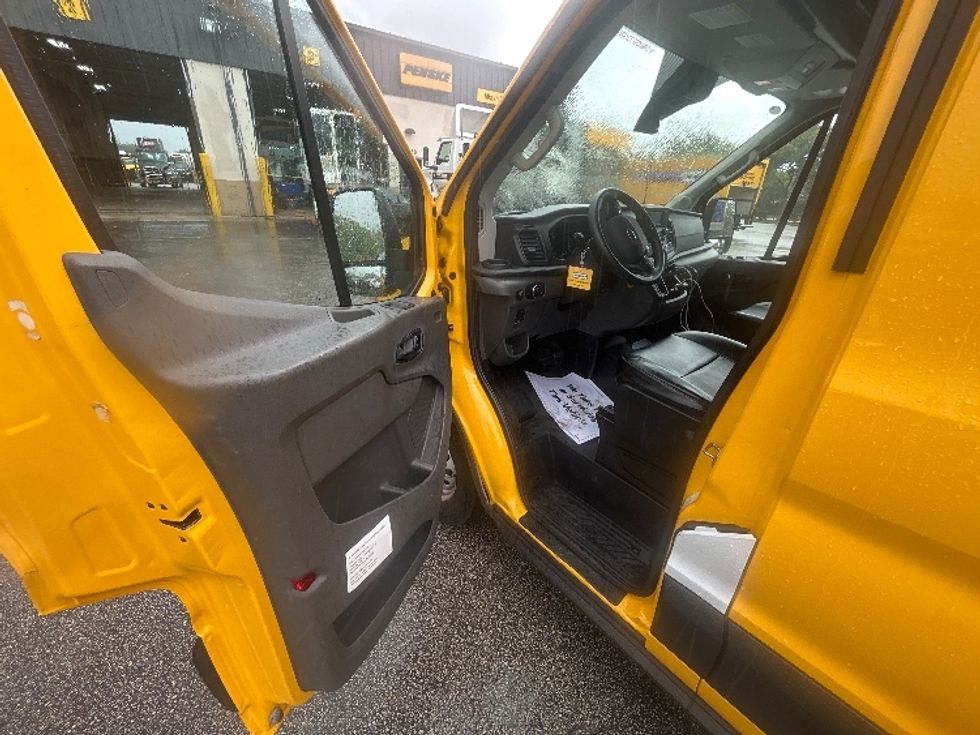 Cargo Van (Panel Van)-Light and Medium Duty Trucks-Ford-2023-Transit 250-Miami-FL-37,750\n\t\tmiles-$ 48,500 - Image 13