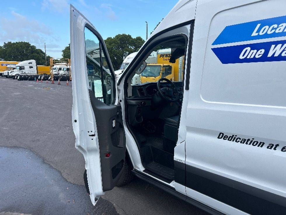 Cargo Van (Panel Van)-Light and Medium Duty Trucks-Ford-2023-Transit 250-Miami-FL-42,219\n\t\tmiles-$ 51,750 - Image 15