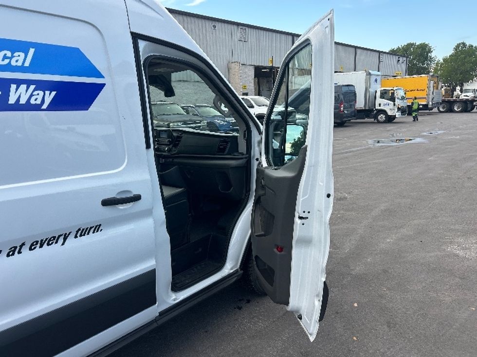 Cargo Van (Panel Van)-Light and Medium Duty Trucks-Ford-2023-Transit 250-Miami-FL-42,219\n\t\tmiles-$ 51,750 - Image 19