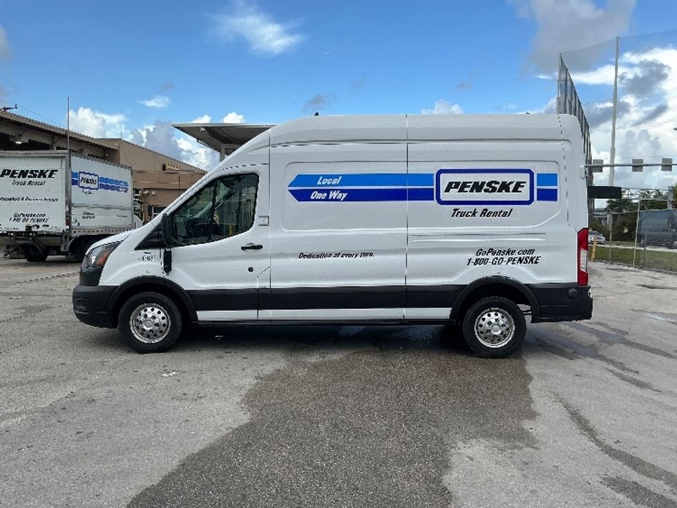 Cargo Van (Panel Van)-Light and Medium Duty Trucks-Ford-2023-Transit 250-Miami-FL-42,696\n\t\tmiles-$ 52,500 - Image 4