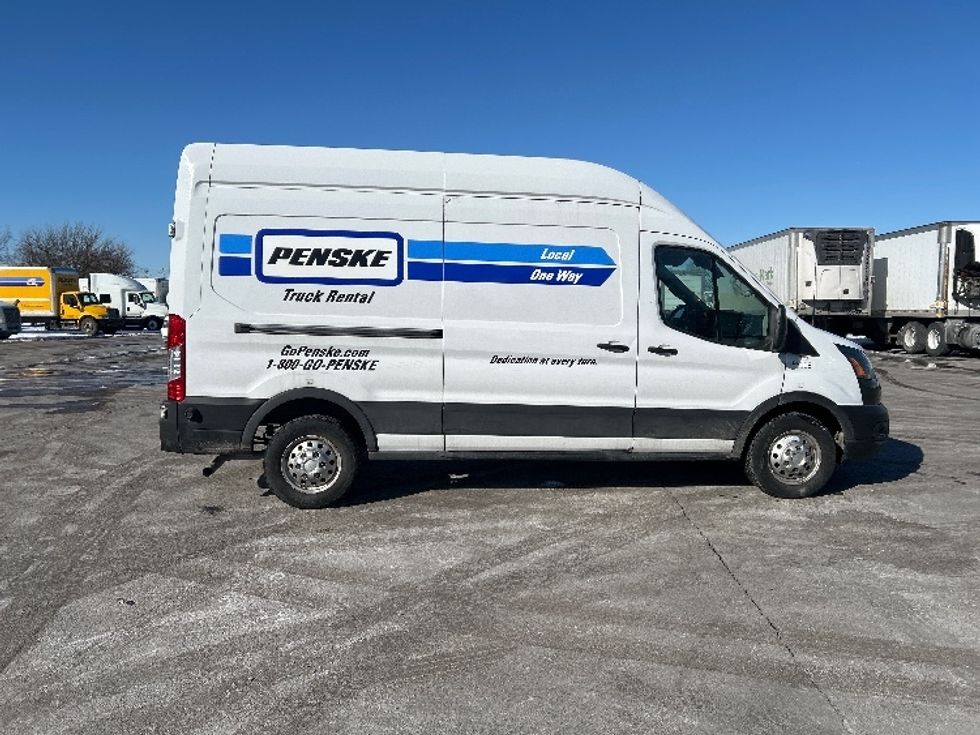 Cargo Van (Panel Van)-Light and Medium Duty Trucks-Ford-2023-Transit 250-Milwaukee-WI-24,611\n\t\tmiles-$ 58,000 - Image 11