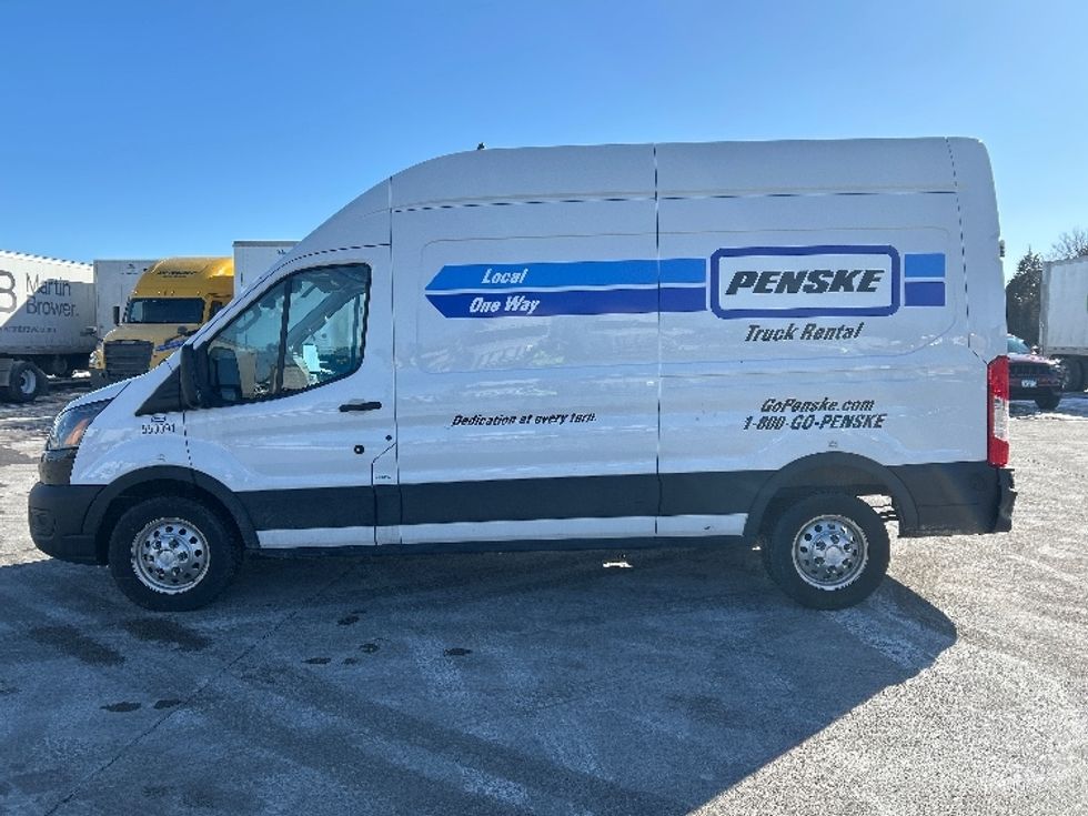 Cargo Van (Panel Van)-Light and Medium Duty Trucks-Ford-2023-Transit 250-Milwaukee-WI-24,611\n\t\tmiles-$ 58,000 - Image 4