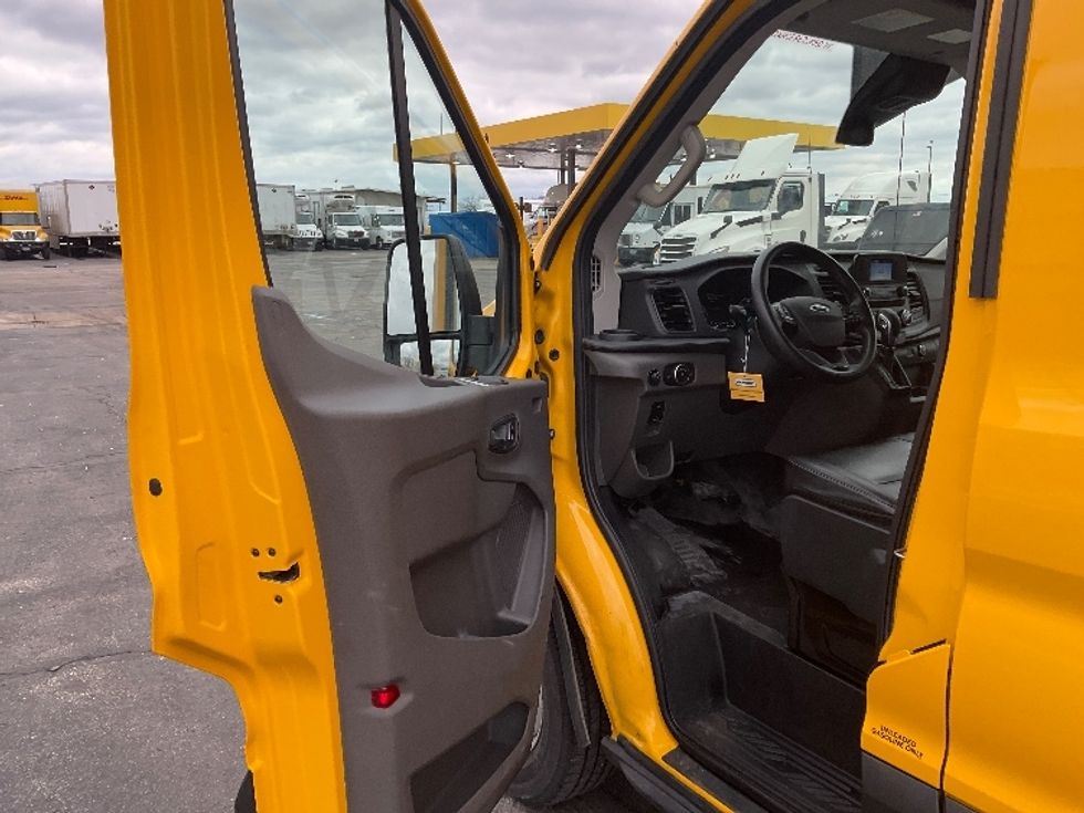Cargo Van (Panel Van)-Light and Medium Duty Trucks-Ford-2023-Transit 250-Milwaukee-WI-29,331\n\t\tmiles-$ 49,250 - Image 15