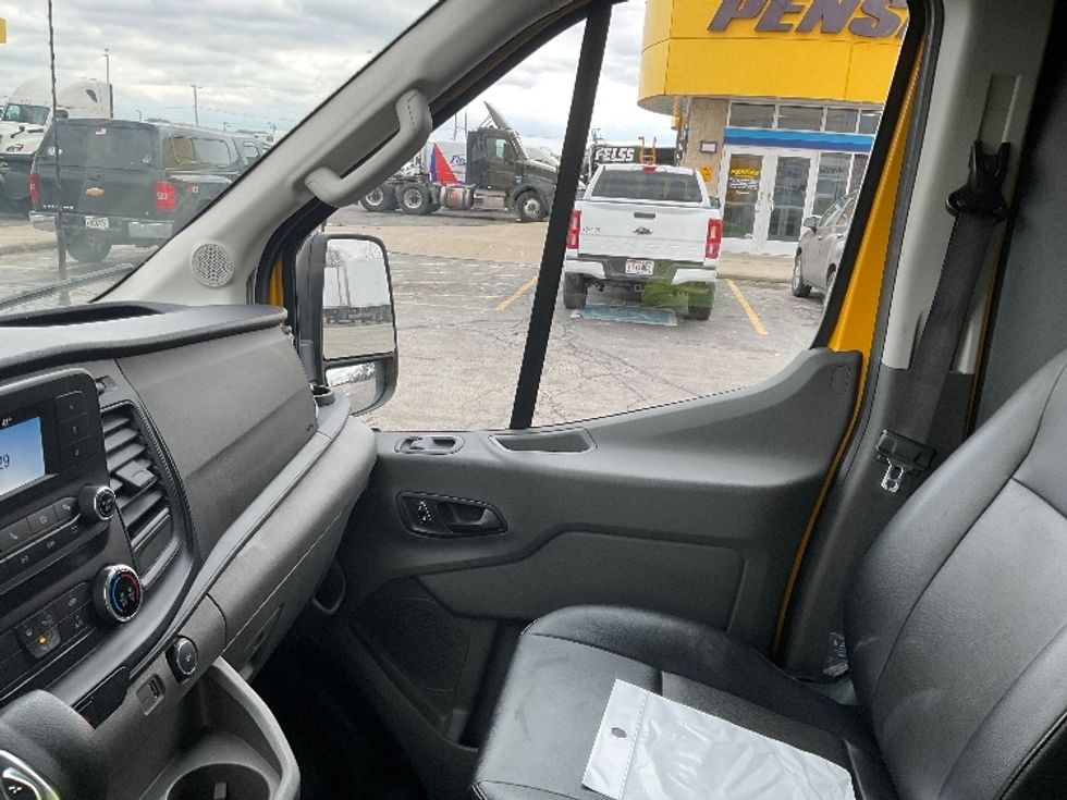 Cargo Van (Panel Van)-Light and Medium Duty Trucks-Ford-2023-Transit 250-Milwaukee-WI-29,331\n\t\tmiles-$ 49,250 - Image 18