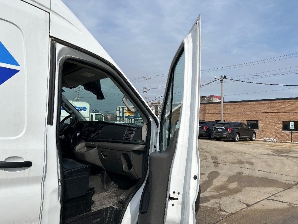 Cargo Van (Panel Van)-Light and Medium Duty Trucks-Ford-2023-Transit 250-Milwaukee-WI-32,738\n\t\tmiles-$ 53,750 - Image 19
