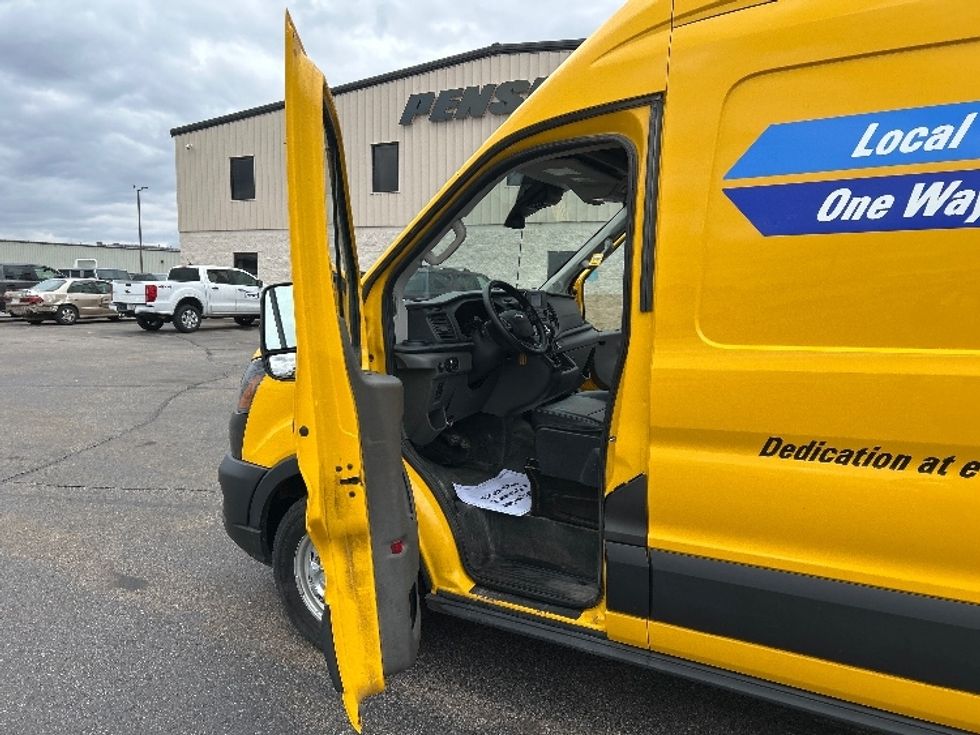 Cargo Van (Panel Van)-Light and Medium Duty Trucks-Ford-2023-Transit 250-Milwaukee-WI-98,884\n\t\tmiles-$ 36,750 - Image 15