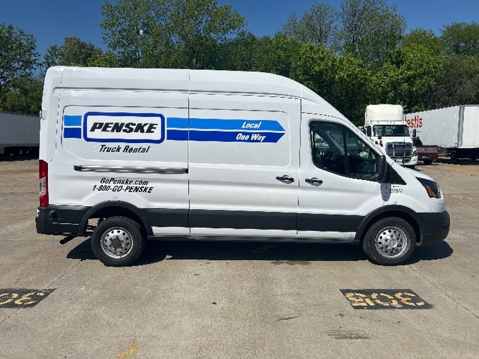 Cargo Van (Panel Van)-Light and Medium Duty Trucks-Ford-2023-Transit 250-Nashville-TN-124,367\n\t\tmiles-$ 39,500 - Image 15