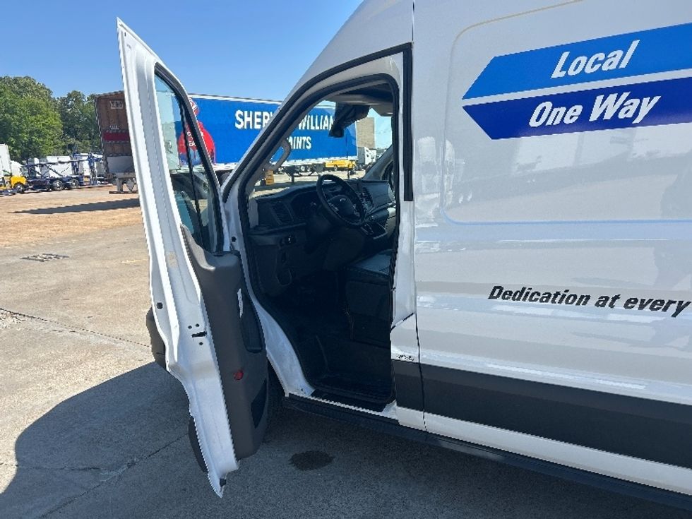 Cargo Van (Panel Van)-Light and Medium Duty Trucks-Ford-2023-Transit 250-Nashville-TN-124,367\n\t\tmiles-$ 39,500 - Image 16