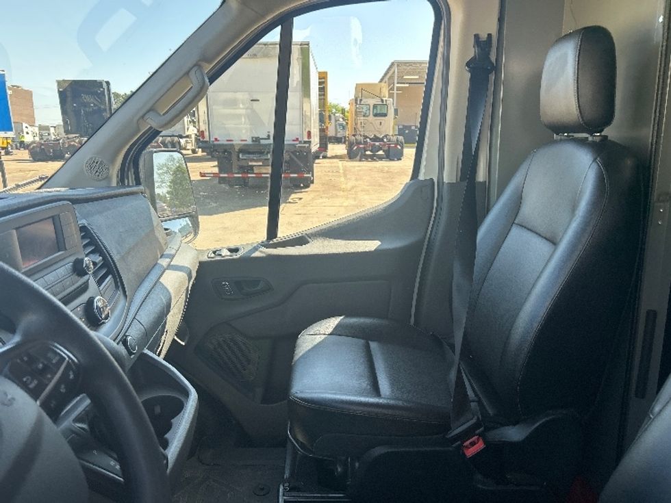 Cargo Van (Panel Van)-Light and Medium Duty Trucks-Ford-2023-Transit 250-Nashville-TN-124,367\n\t\tmiles-$ 39,500 - Image 19