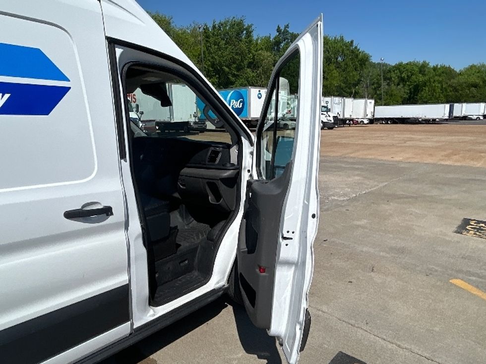 Cargo Van (Panel Van)-Light and Medium Duty Trucks-Ford-2023-Transit 250-Nashville-TN-124,367\n\t\tmiles-$ 39,500 - Image 20