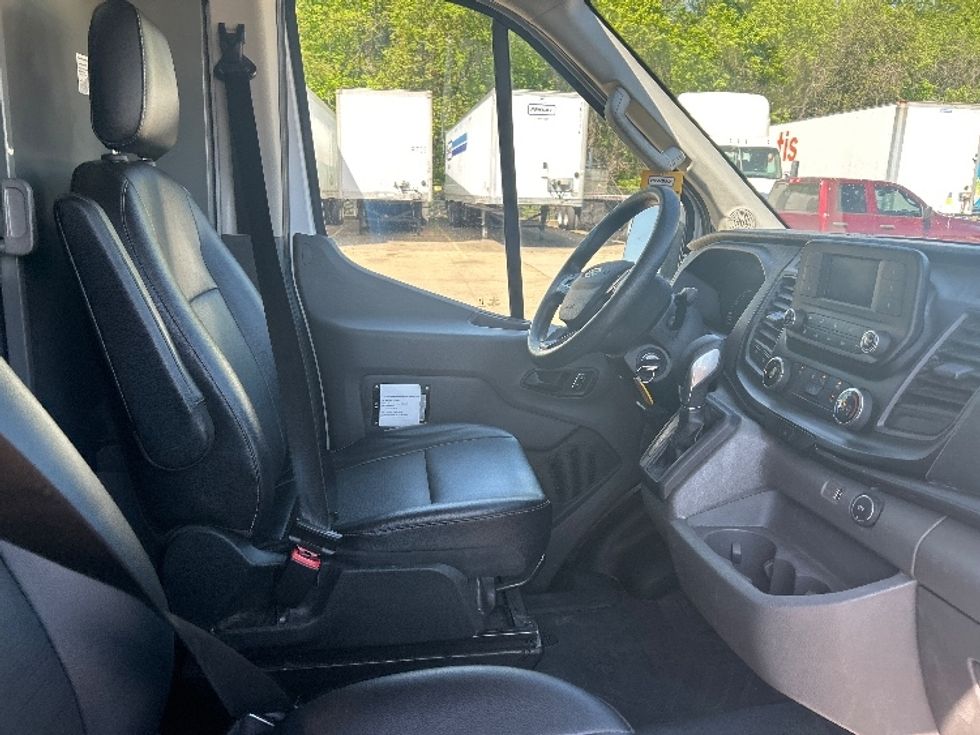 Cargo Van (Panel Van)-Light and Medium Duty Trucks-Ford-2023-Transit 250-Nashville-TN-124,367\n\t\tmiles-$ 39,500 - Image 22