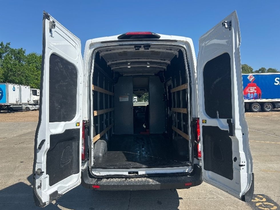Cargo Van (Panel Van)-Light and Medium Duty Trucks-Ford-2023-Transit 250-Nashville-TN-124,367\n\t\tmiles-$ 39,500 - Image 9