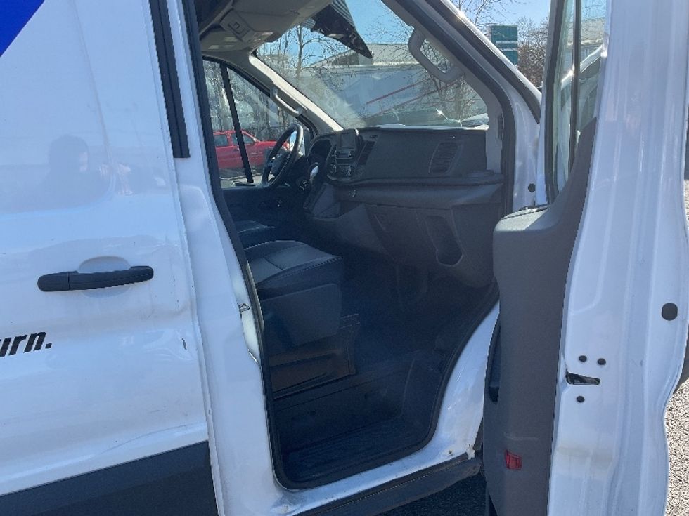 Cargo Van (Panel Van)-Light and Medium Duty Trucks-Ford-2023-Transit 250-North Bergen-NJ-24,240\n\t\tmiles-$ 46,000 - Image 17