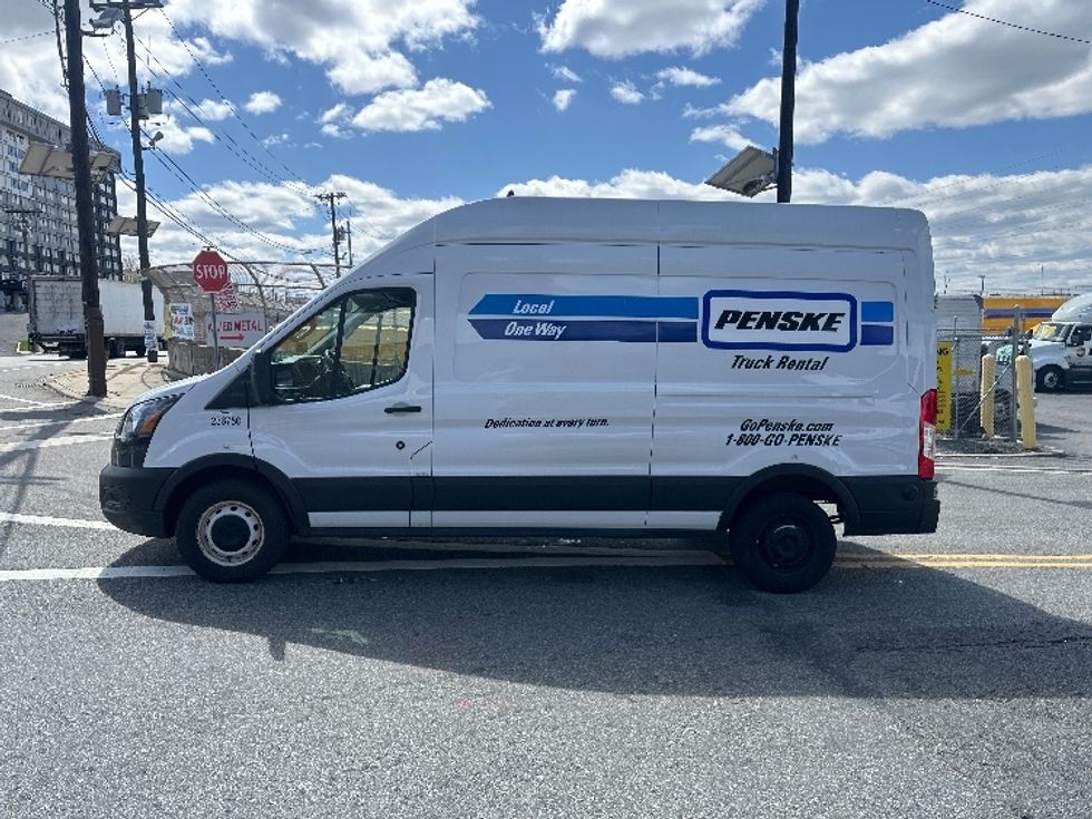 Cargo Van (Panel Van)-Light and Medium Duty Trucks-Ford-2023-Transit 250-North Bergen-NJ-29,423\n\t\tmiles-$ 45,750 - Image 4