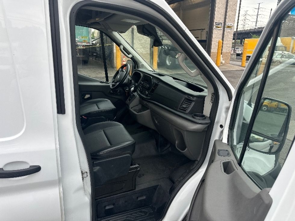 Cargo Van (Panel Van)-Light and Medium Duty Trucks-Ford-2023-Transit 250-North Bergen-NJ-36,474\n\t\tmiles-$ 45,250 - Image 20