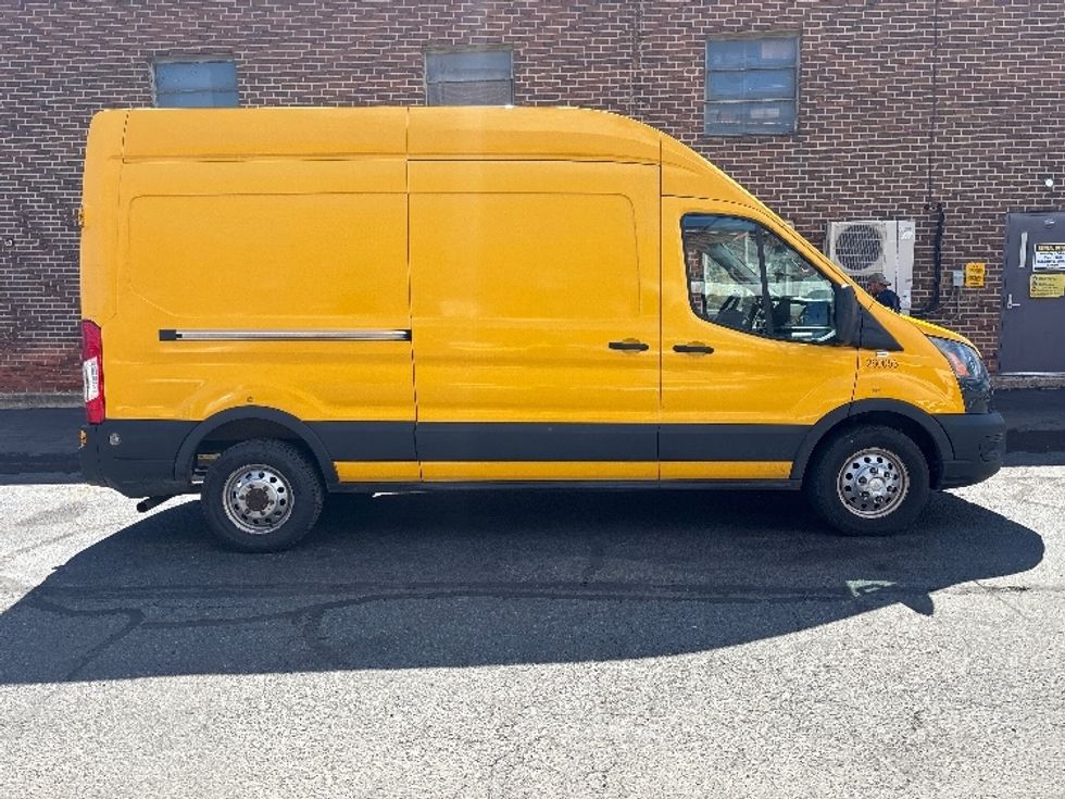 Cargo Van (Panel Van)-Light and Medium Duty Trucks-Ford-2023-Transit 250-North Bergen-NJ-51,724\n\t\tmiles-$ 45,000 - Image 12