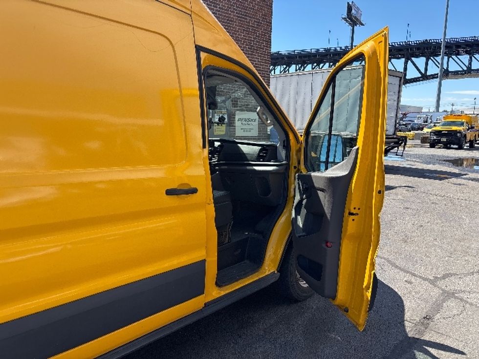 Cargo Van (Panel Van)-Light and Medium Duty Trucks-Ford-2023-Transit 250-North Bergen-NJ-51,724\n\t\tmiles-$ 45,000 - Image 17