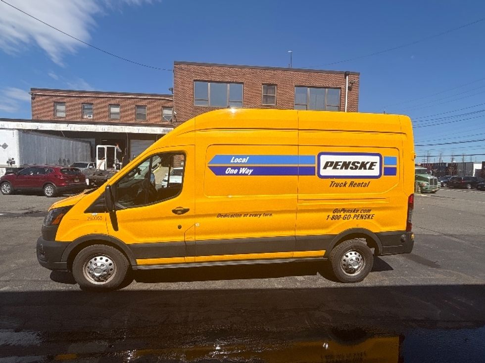 Cargo Van (Panel Van)-Light and Medium Duty Trucks-Ford-2023-Transit 250-North Bergen-NJ-51,724\n\t\tmiles-$ 45,000 - Image 4