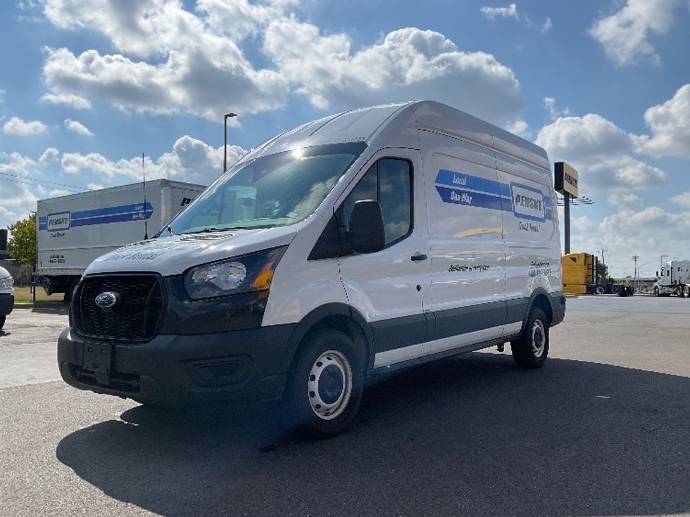 Cargo Van (Panel Van)-Light and Medium Duty Trucks-Ford-2023-Transit 250-Oklahoma City-OK-107,093\n\t\tmiles-$ 34,750 - Image 3