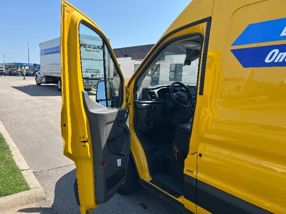 Cargo Van (Panel Van)-Light and Medium Duty Trucks-Ford-2023-Transit 250-Oklahoma City-OK-44,987\n\t\tmiles-$ 46,250 - Image 15