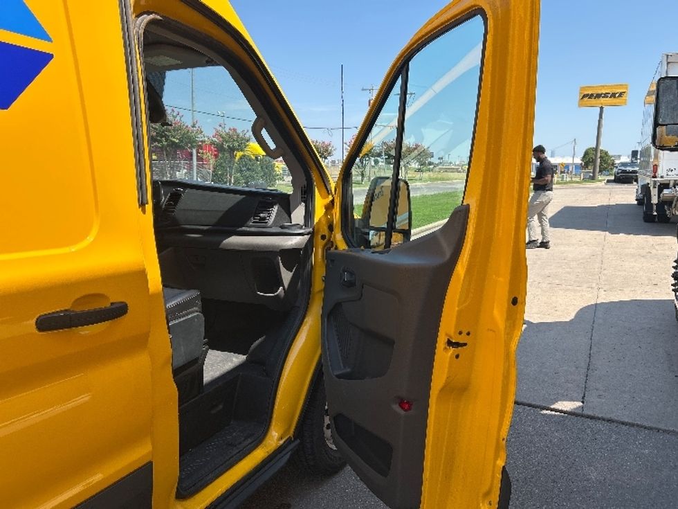 Cargo Van (Panel Van)-Light and Medium Duty Trucks-Ford-2023-Transit 250-Oklahoma City-OK-44,987\n\t\tmiles-$ 46,250 - Image 19