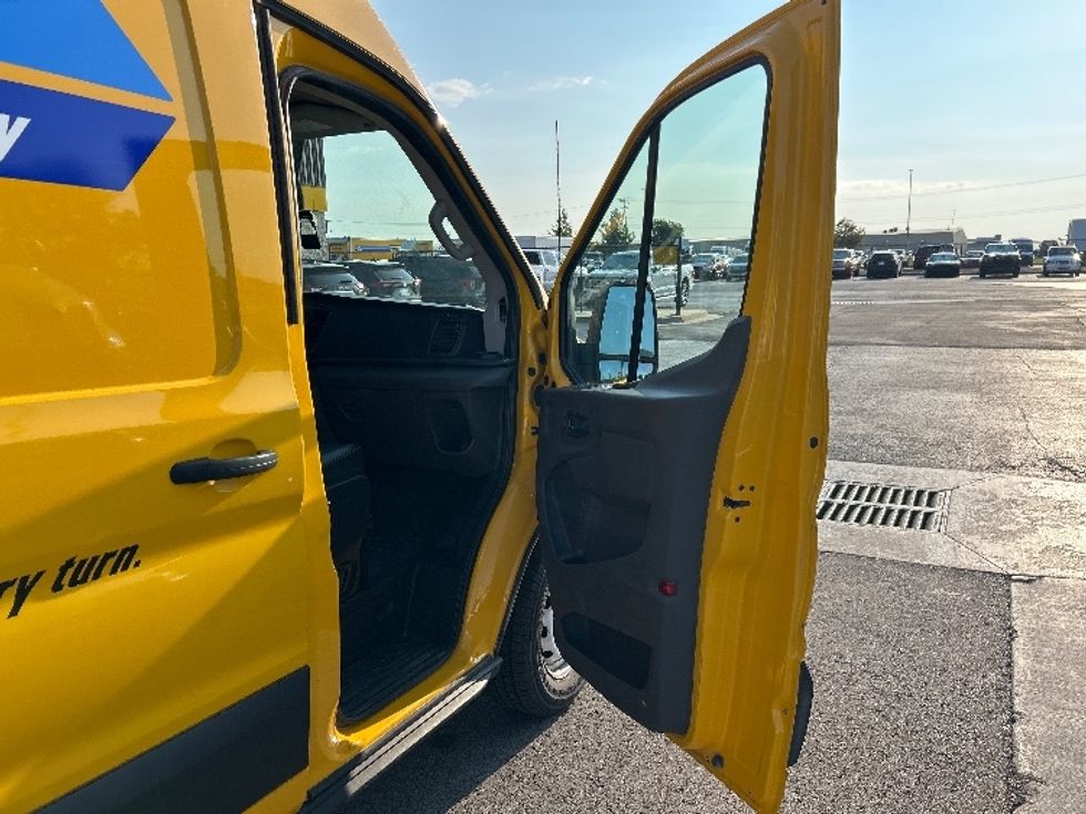 Cargo Van (Panel Van)-Light and Medium Duty Trucks-Ford-2023-Transit 250-Oklahoma City-OK-69,306\n\t\tmiles-$ 39,000 - Image 18