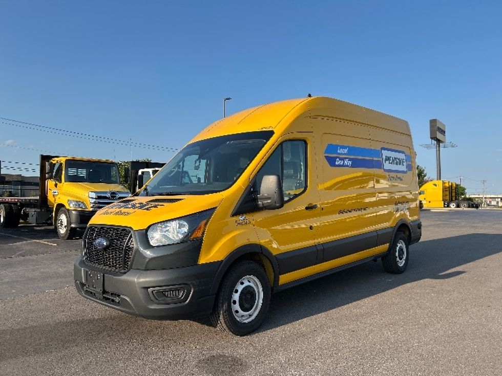 Cargo Van (Panel Van)-Light and Medium Duty Trucks-Ford-2023-Transit 250-Oklahoma City-OK-69,306\n\t\tmiles-$ 39,000 - Image 3