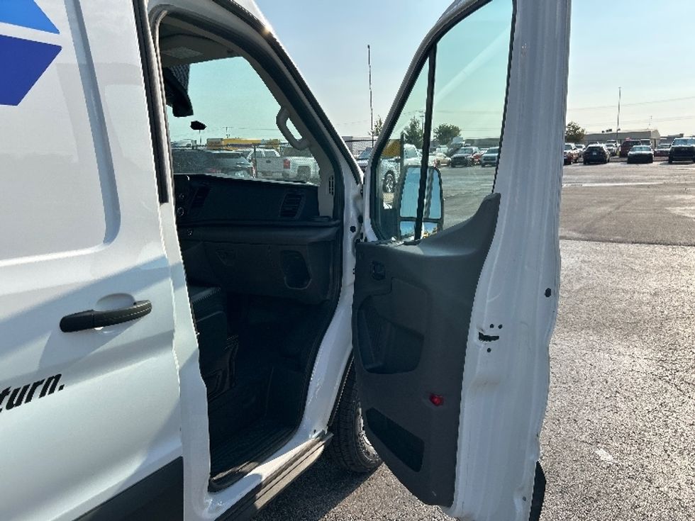 Cargo Van (Panel Van)-Light and Medium Duty Trucks-Ford-2023-Transit 250-Oklahoma City-OK-73,059\n\t\tmiles-$ 40,000 - Image 17
