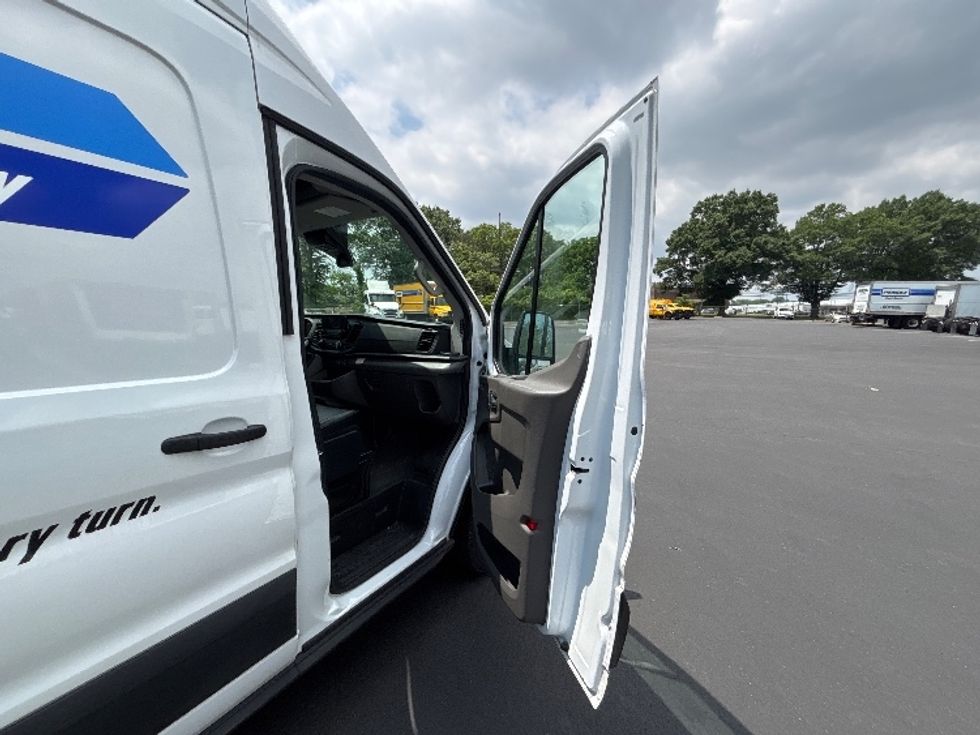 Cargo Van (Panel Van)-Light and Medium Duty Trucks-Ford-2023-Transit 250-Pennsauken-NJ-49,378\n\t\tmiles-$ 49,500 - Image 19