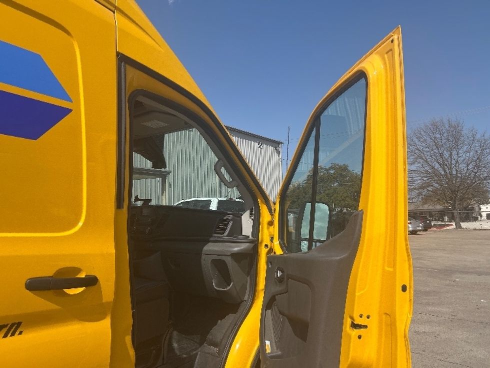 Cargo Van (Panel Van)-Light and Medium Duty Trucks-Ford-2023-Transit 250-Round Rock-TX-33,811\n\t\tmiles-$ 47,000 - Image 19
