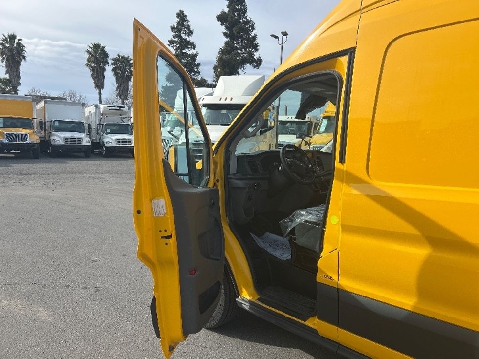 Cargo Van (Panel Van)-Light and Medium Duty Trucks-Ford-2023-Transit 250-Sacramento-CA-65,483\n\t\tmiles-$ 38,000 - Image 16