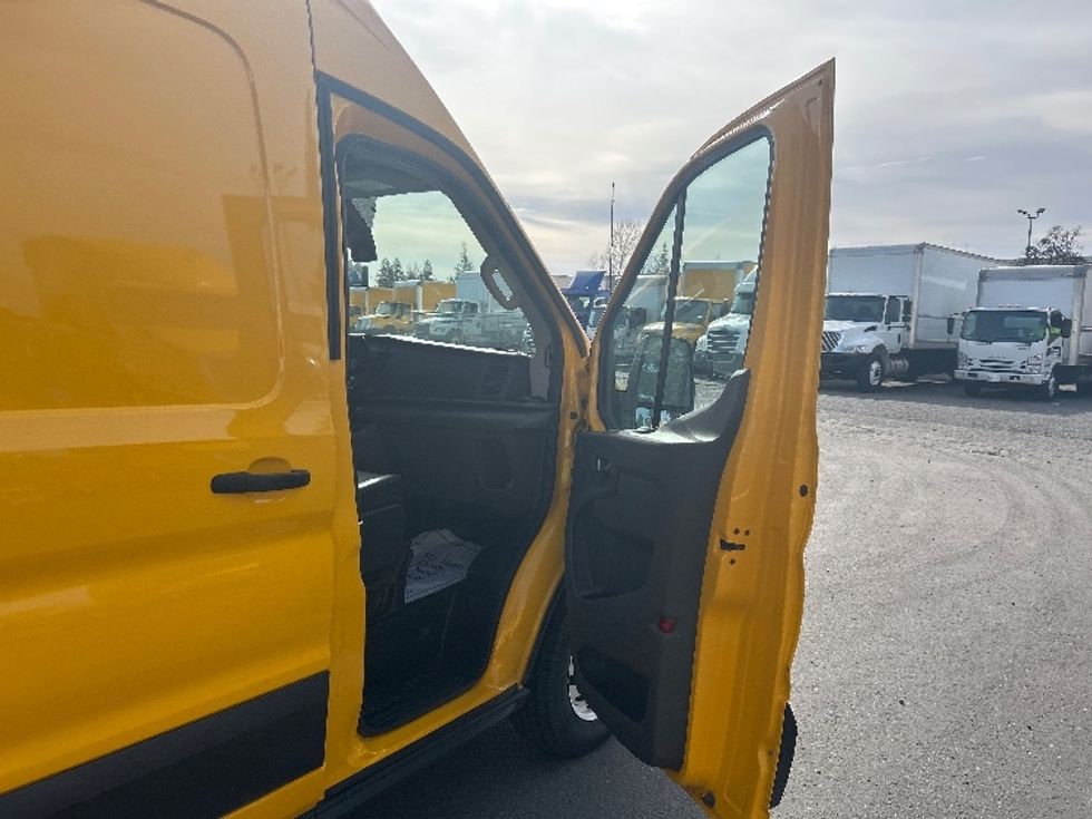 Cargo Van (Panel Van)-Light and Medium Duty Trucks-Ford-2023-Transit 250-Sacramento-CA-65,483\n\t\tmiles-$ 38,000 - Image 19