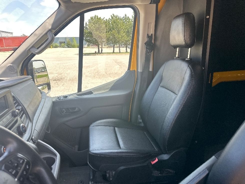 Cargo Van (Panel Van)-Light and Medium Duty Trucks-Ford-2023-Transit 250-Saginaw-MI-70,372\n\t\tmiles-$ 38,500 - Image 18