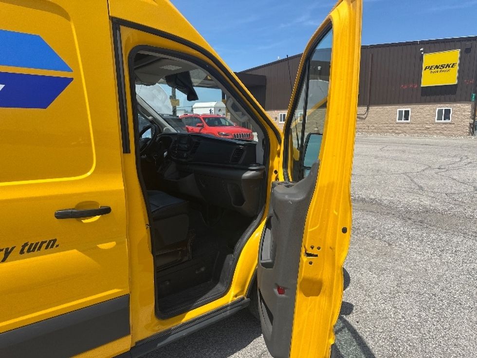 Cargo Van (Panel Van)-Light and Medium Duty Trucks-Ford-2023-Transit 250-Saginaw-MI-70,372\n\t\tmiles-$ 38,500 - Image 19