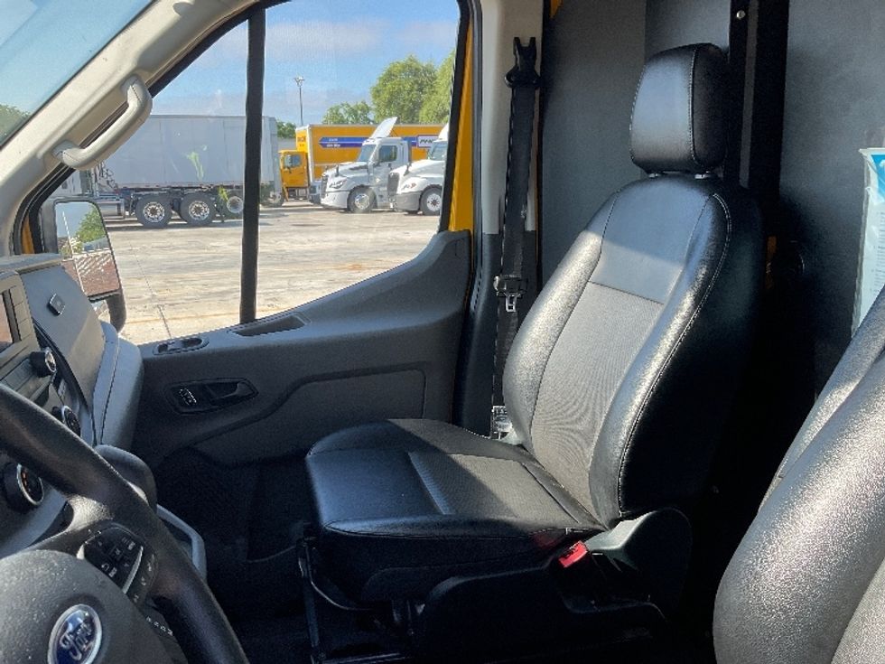 Cargo Van (Panel Van)-Light and Medium Duty Trucks-Ford-2023-Transit 250-San Antonio-TX-52,121\n\t\tmiles-$ 41,750 - Image 17