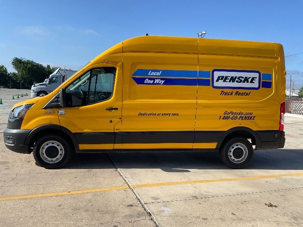 Cargo Van (Panel Van)-Light and Medium Duty Trucks-Ford-2023-Transit 250-San Antonio-TX-52,121\n\t\tmiles-$ 41,750 - Image 4