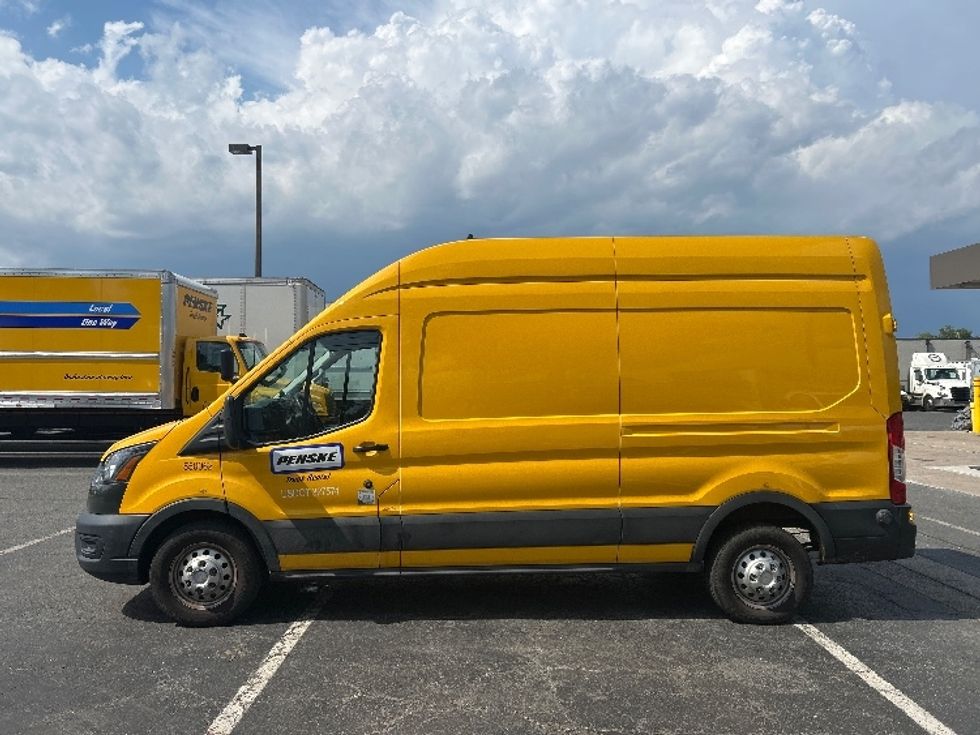 Cargo Van (Panel Van)-Light and Medium Duty Trucks-Ford-2023-Transit 250-South Plainfield-NJ-39,808\n\t\tmiles-$ 45,250 - Image 4