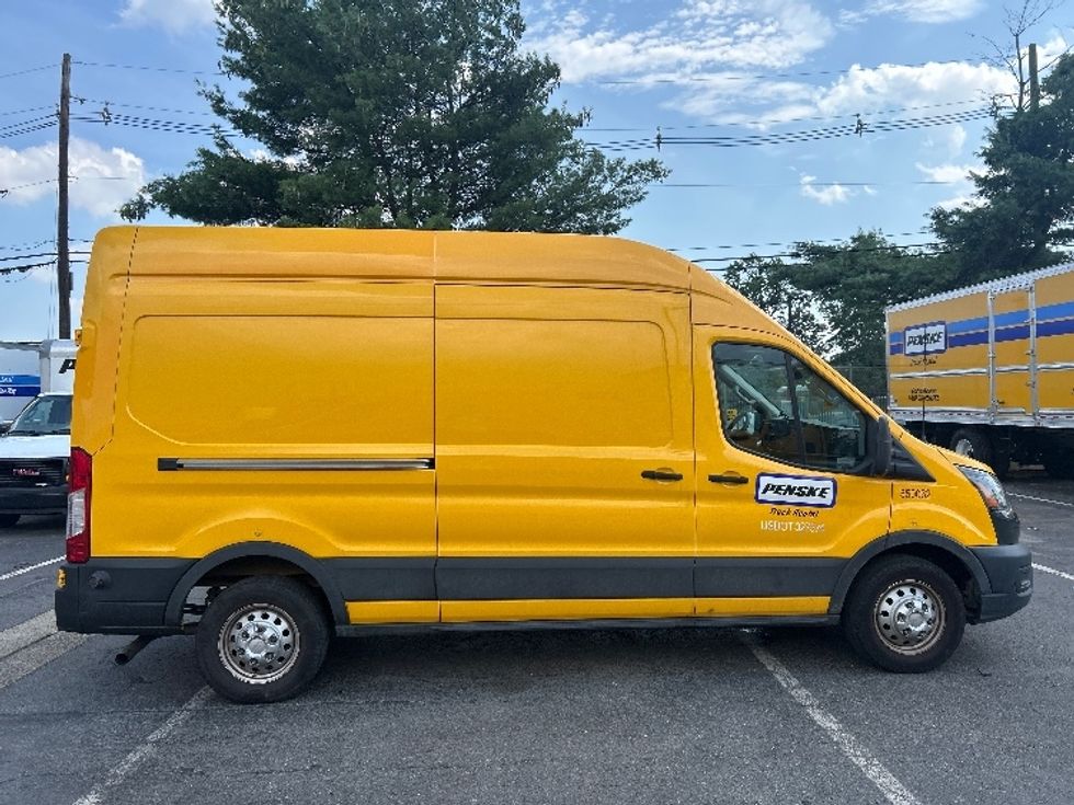 Cargo Van (Panel Van)-Light and Medium Duty Trucks-Ford-2023-Transit 250-South Plainfield-NJ-39,808\n\t\tmiles-$ 45,250 - Image 15