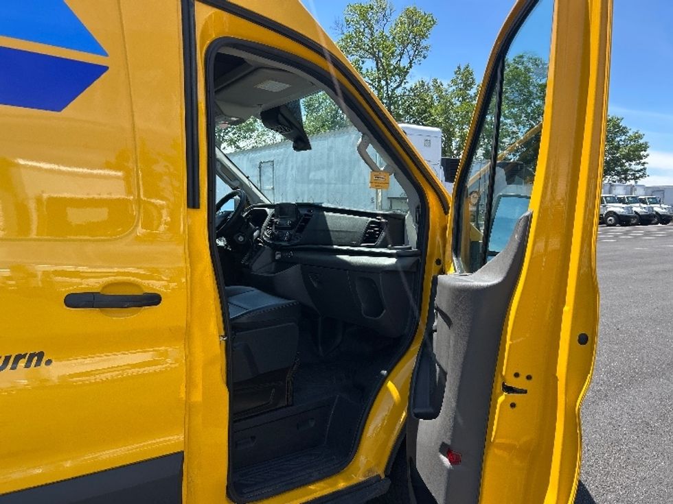 Cargo Van (Panel Van)-Light and Medium Duty Trucks-Ford-2023-Transit 250-South Plainfield-NJ-68,829\n\t\tmiles-$ 38,750 - Image 18