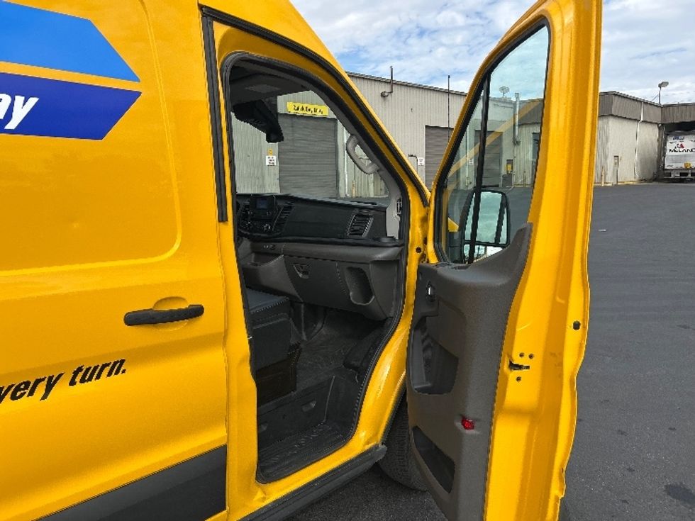 Cargo Van (Panel Van)-Light and Medium Duty Trucks-Ford-2023-Transit 250-Sparks-NV-115,411\n\t\tmiles-$ 30,750 - Image 19
