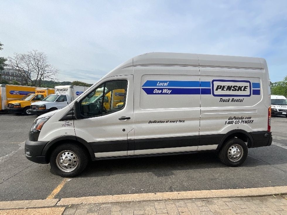 Cargo Van (Panel Van)-Light and Medium Duty Trucks-Ford-2023-Transit 250-Sterling-VA-19,471\n\t\tmiles-$ 51,250 - Image 4