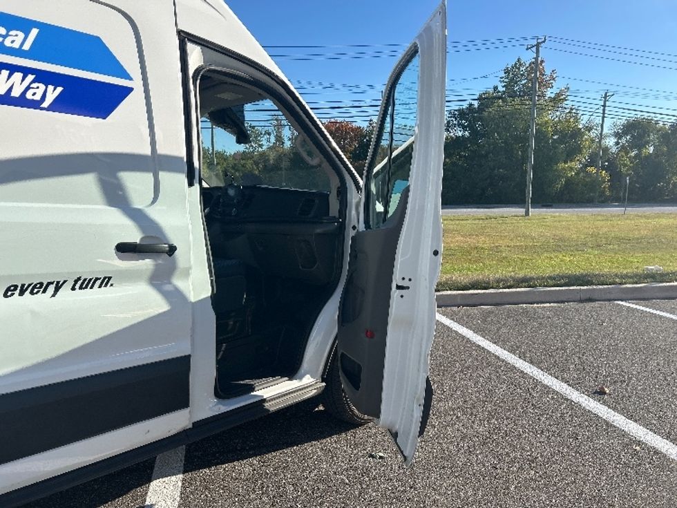 Cargo Van (Panel Van)-Light and Medium Duty Trucks-Ford-2023-Transit 250-Swedesboro-NJ-111,811\n\t\tmiles-$ 38,000 - Image 19