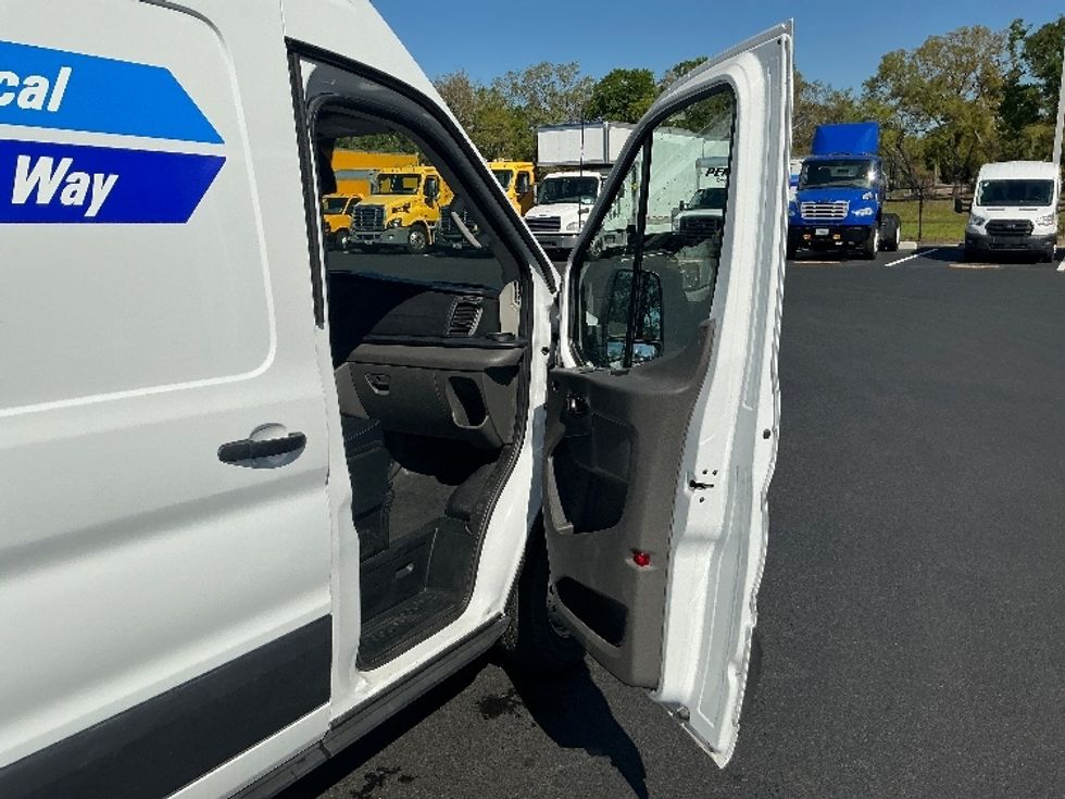 Cargo Van (Panel Van)-Light and Medium Duty Trucks-Ford-2023-Transit 250-Tampa-FL-30,771\n\t\tmiles-$ 52,000 - Image 20